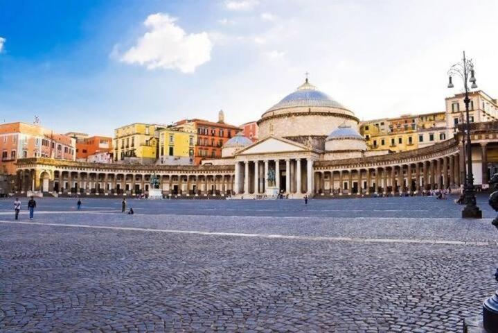 Vesuvius Suite - Elegante Appartamento In Centro Neapel Exterior foto